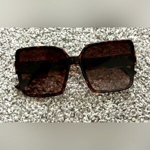 Women’s Tortoise Shell Square Sunglasses